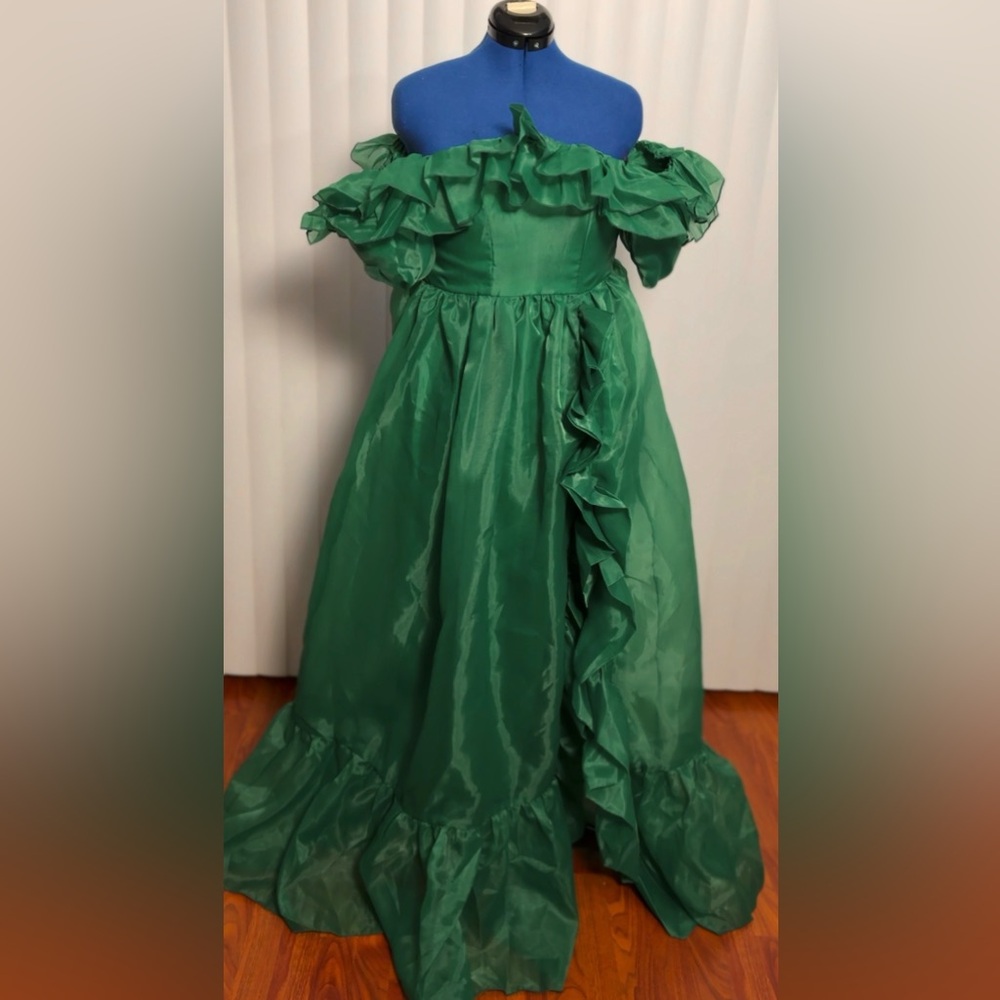 Elegant Green Ruffled Dress for prom or wedding guest